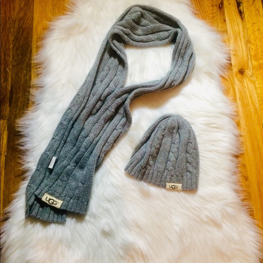 #A9 Ugg sweater/scarf bundle